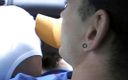 Gaybareback: Succhia il ragazzo nella mia macchina e scopami duro all&amp;#039;aperto