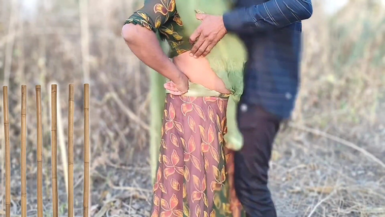 Fuckkkker: Sesso anale della cameriera del villaggio nella giungla Desi anale...