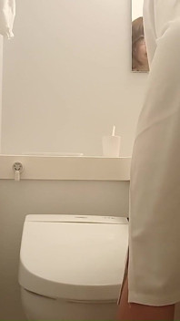 Mature Women's Pee Videos: 2-hour Summary
