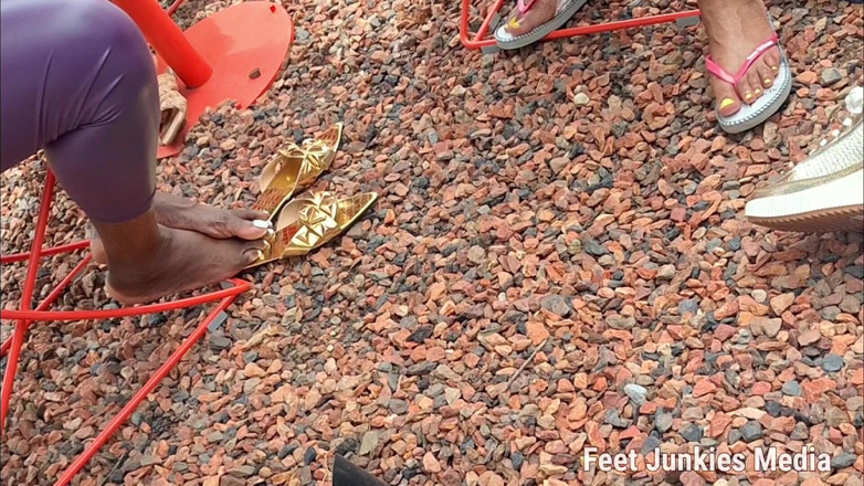 Foot Patrol: 会议中心大道上的精液脚