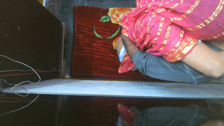 Busty Banuu: Sexy Mléčná služka šuká