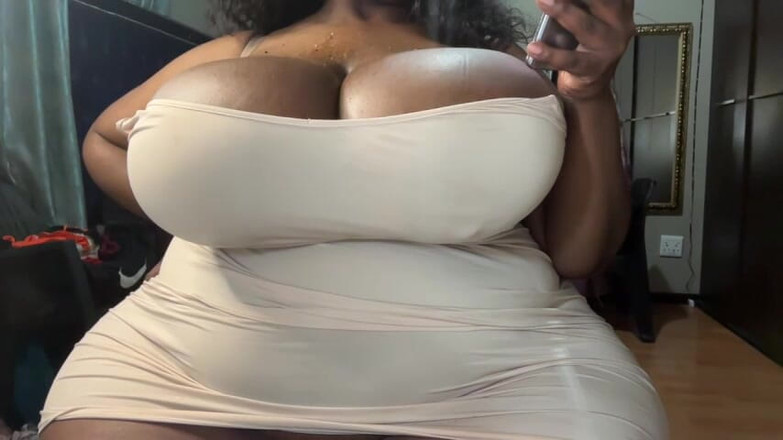 Legendary Booty Overdose: 黑人超级肥胖的黑人女郎被振动器并拍打大屁股