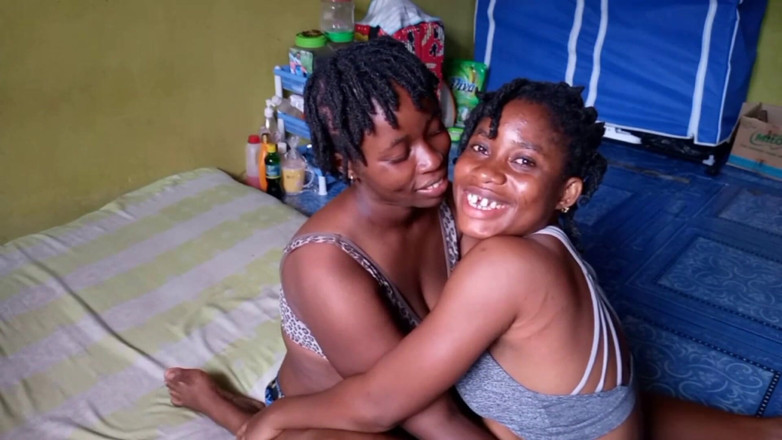 African Beauties: Safada negra lésbicas esguichando rostos