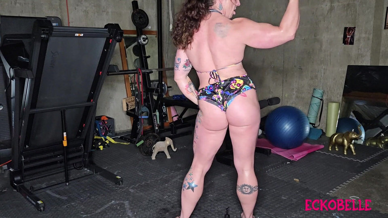 Ecko Belle: 이두근 펌프와 플렉스