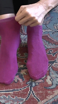 Pertama, stokin disedut, kemudian digosok dan kemudian ditutup dengan sperma, POV, JOI