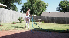 Aurora Willows: Menyiram Tumbuhan Saya Dalam Seluar Ketat Saya Dan Stoking Tanpa...