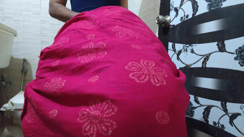 Sexy baby girl: Bhabhi Ko Bathroom Me Jakar Toilet Carte Samay Choda