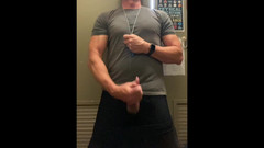 JockDad87: Jockdad87 descarrega seu esperma no armário de equipamentos Agaion