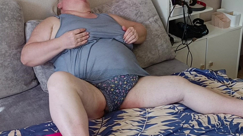 Zona901: El coño peludo de la vecina anhela una gran polla