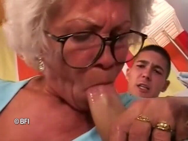 Mature Babes: Zase jsem se seděl se svou babičkou