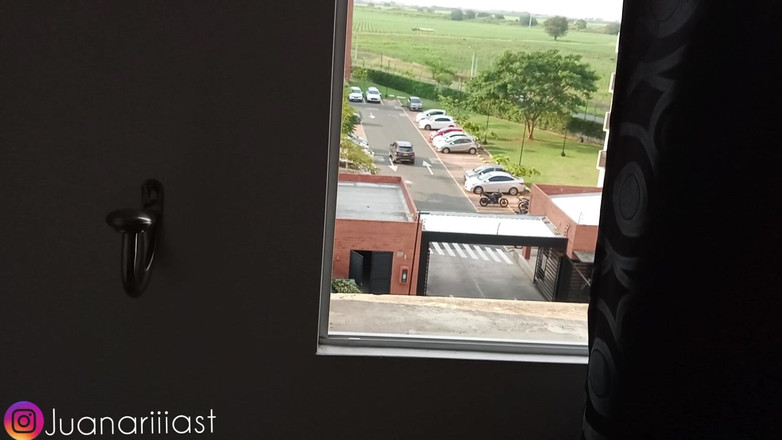 Porntner: Sexy instruktorka jógy si stáhne legíny jen trochu, protože chce...