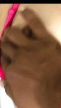 Adik tiri bersendirian di rumah dan dia menggoda saya untuk mengongkek pepeknya