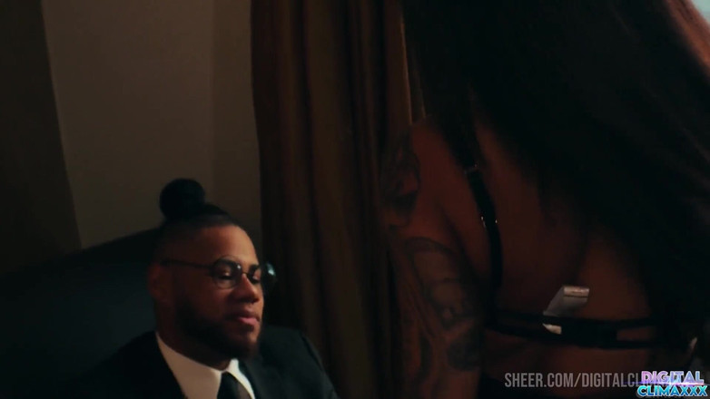 Digital climaxxx: Dev büyük zenci yarağıyla sikişen latin gençler