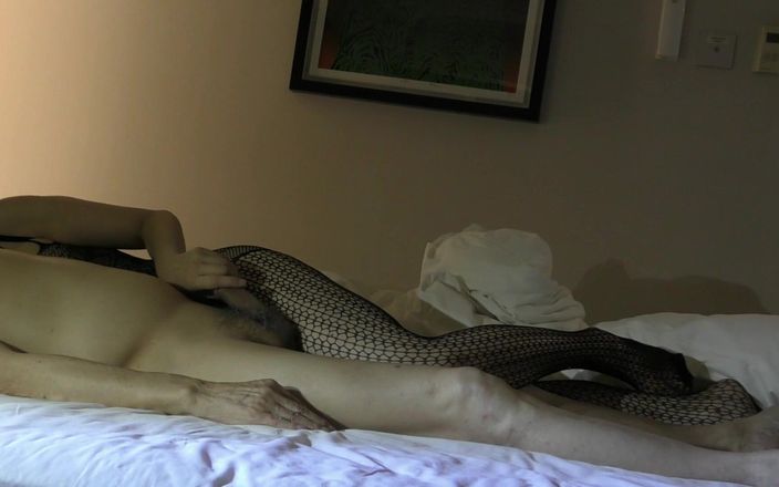 akeieroi: Cheating Mature Woman, Continuous Creampie and Intense Blowjob!