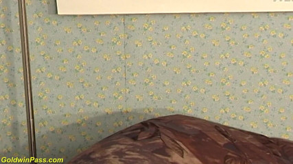 Goldwin pass: Ibu tiri gemuk dengan memek berbulu dientot habis-habisan sama kontol...