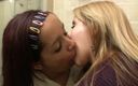 FetishKing: Kissing - Priscilla und Loira Nova