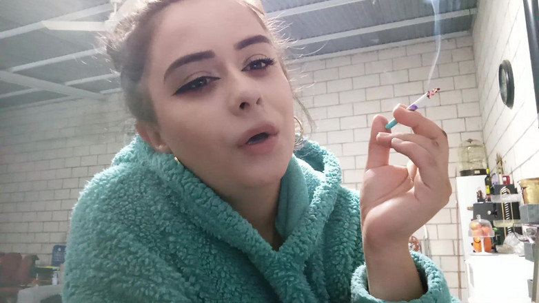 fartingclub01: Jag röker i en plysch hoodie