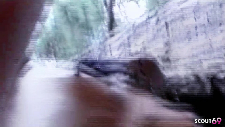 Shemale TS Collection: 太いチンポを持つラテン系レディーボーイが屋外で男たちにアナルで犯される