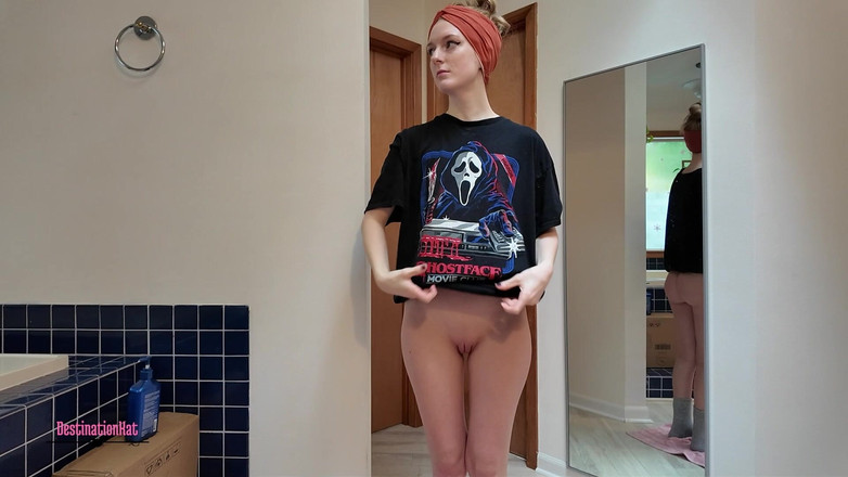 Destination Kat: Masturbace kartáčem v koupelně a make-upu
