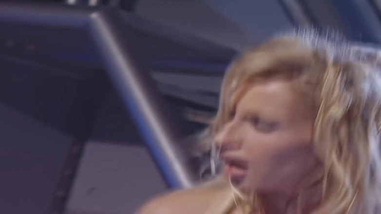 Luxury Porn Channel: Blond och girig toppmodell öppnar sin röv.