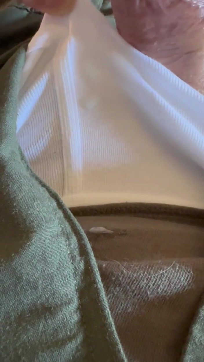 Gay Soldier Stuff: Solider esercito si masturba in ocps e indossa whities attillate...