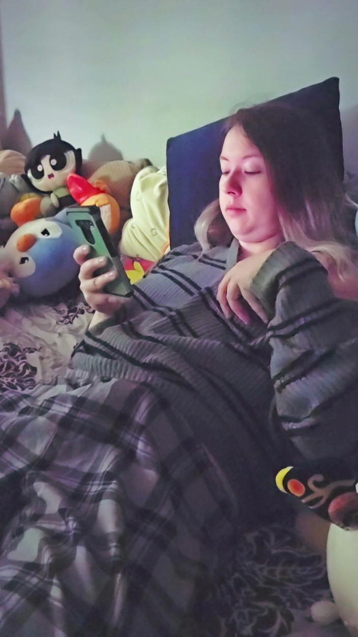 Real Gril: Trans Girl Masturbating to Porn