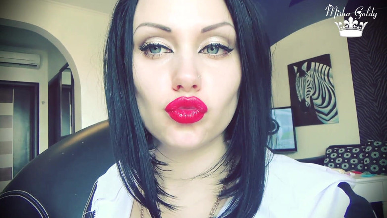 Goddess Misha Goldy: Tachinare delicioasă cu buze roșii
