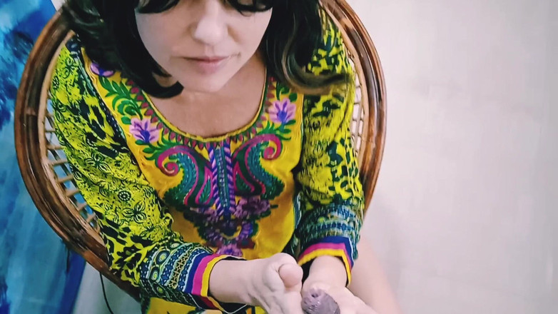 Bolly Karma: Ea primește un pic mai mult decât ceea ce se...