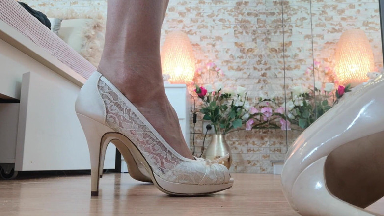 Erotic Tanya: Addicted to my shoes