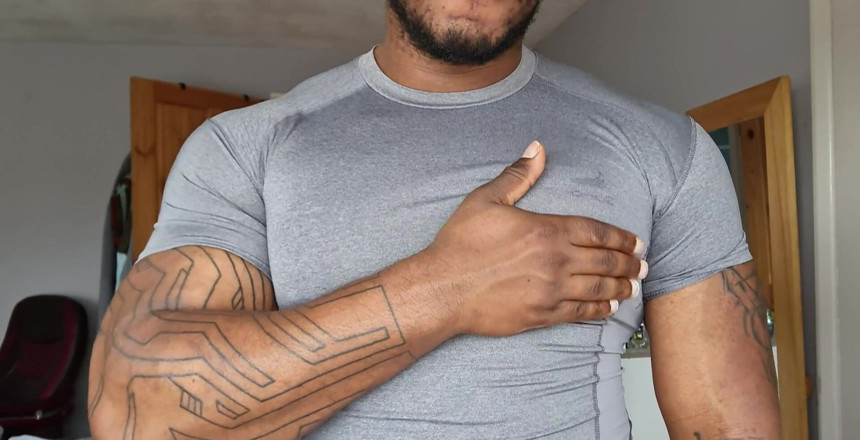 Amadeus: Wer eine brust liebt, hüpft und nippel spielen.