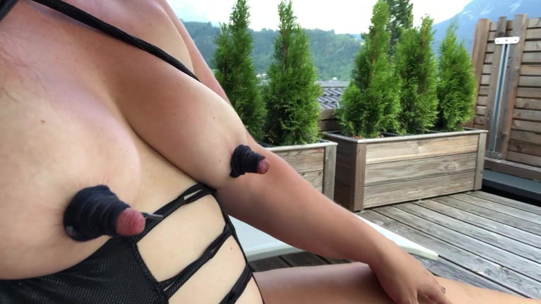 Tanja Tachee: Bondage de tétons