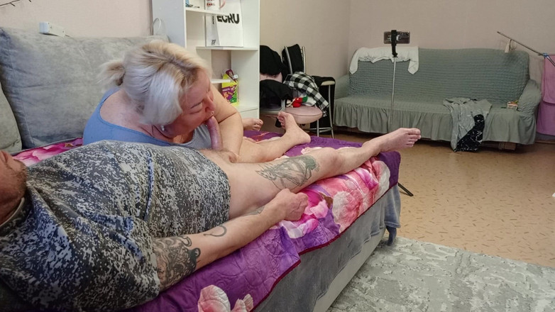 Zona901: 정액을 삼키는 새엄마