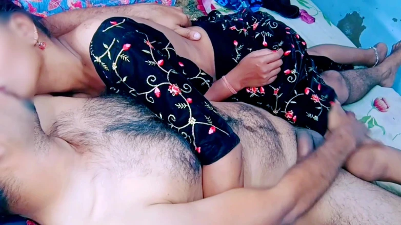 Rakul008: Kali pertama 69 dengan Bhabhi. Bhabhi panas India lapar untuk seks.