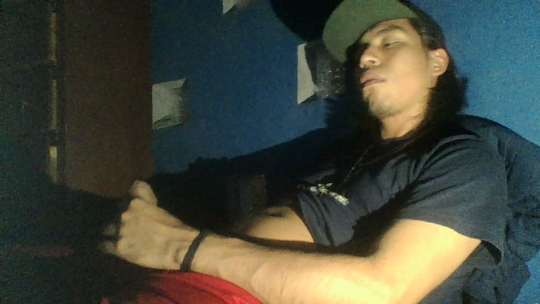 AlexAlejandro13: 정말 좋아요. 이제 저를 봐요. 웹캠 보면 얼마나 우울해졌는지 알 수 있죠.