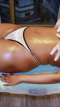 Julia Carioca alla spa spartana