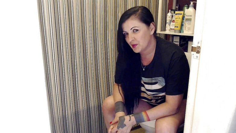 Abby Anna: Lízej mi zadek záchodový otrok