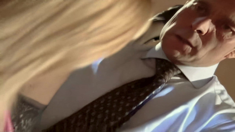 Luxury Porn Channel: Blonďatá swinger gloryhole se zavázanýma očima