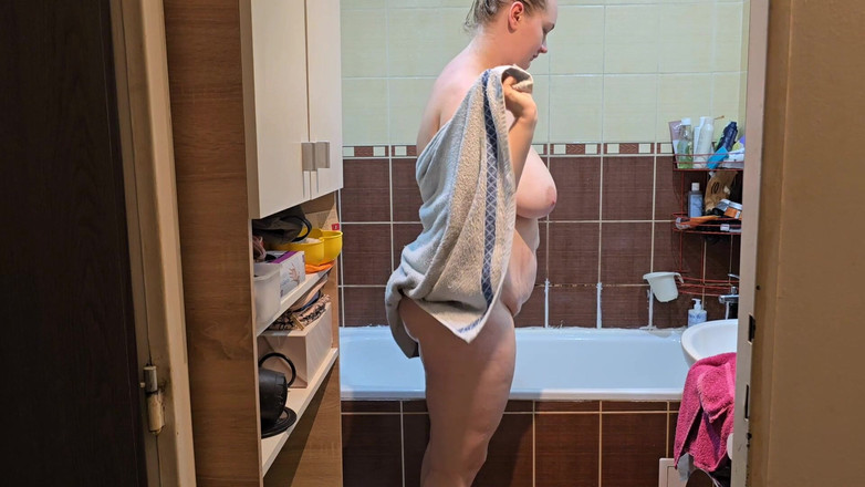 HNC Productions: 一起洗澡变成了热辣的性爱，最后以妻子的阴户充满了精液结束