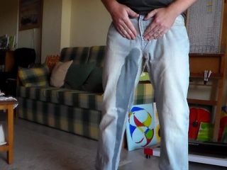 Sex hub male: John kencing di celana jinsnya