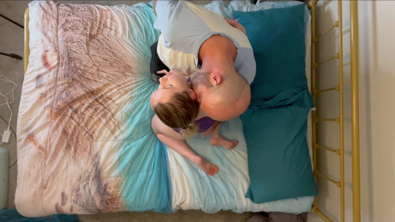 Island Boy Vids: Emma shay &amp; dicke titten hüpfen an der Decke