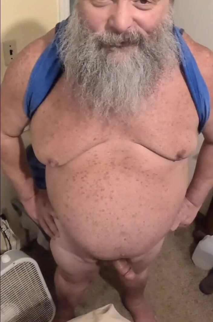 GeneWadexxx: Mature Daddy Bear Is Horny