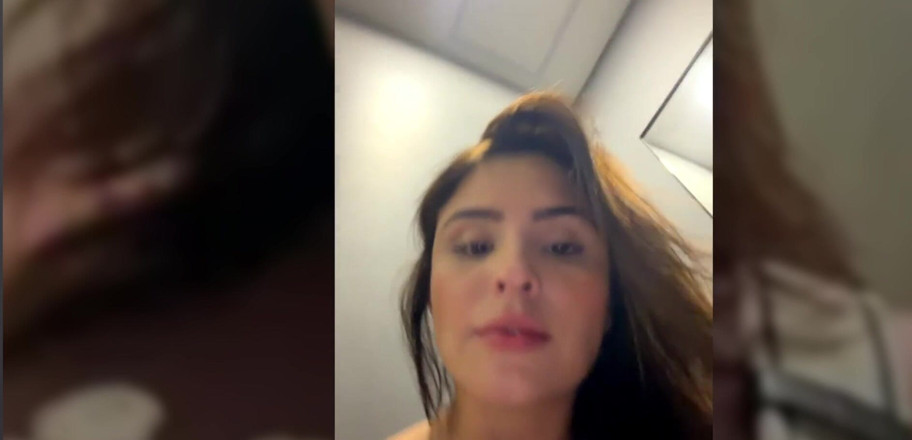 Ayumi Hall: Opuszczam moje życie otwarte przez przypadek, kiedy jestem w sklepie odzieżowym...