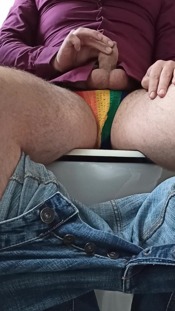 Alex Butt: Alex Pisses on His Clothing