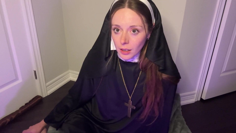 Nadia Foxx: Bu elit manastırdan ayrı olmayı umut eden masum rahibe içeri...