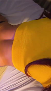 Hete meid in het shirt van Brazilië - Neoon Rebello - wordt op zijn hondjes geneukt nadat ze heeft verloren van Noorwegen.