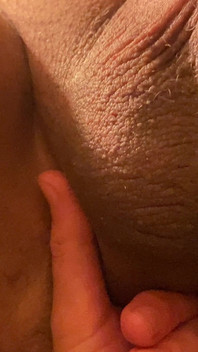 Aldatılan evli kadın yaşlı kocasının yarağı ve götüyle oynuyor