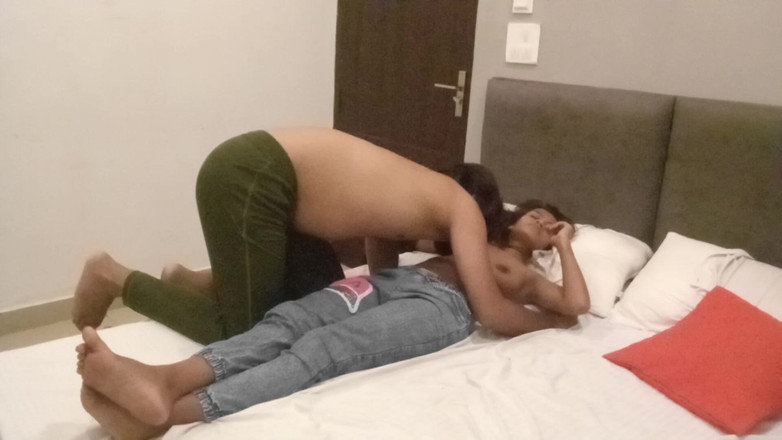 Indian college girls sex: Jovem casal indiano gosta de sexo romântico um com o...