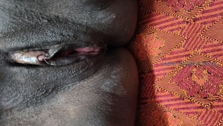 Indianbhabifucking: Sumitha Bhabi och make vän sex på sovrummet