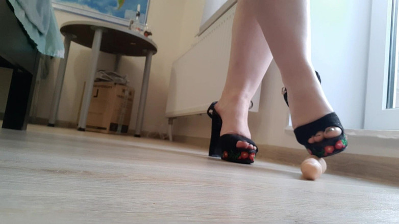 AssGives: Obcasy + dildo