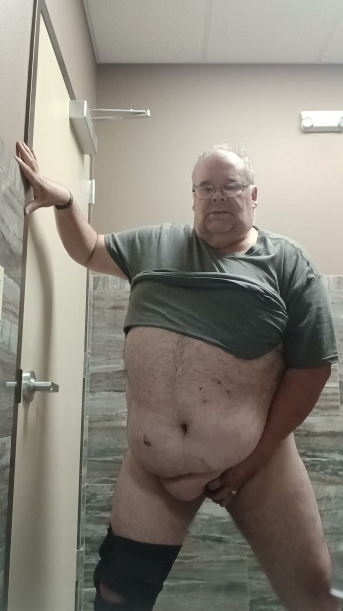 Gaydaddy2021: Jerking off in a Bathroom.